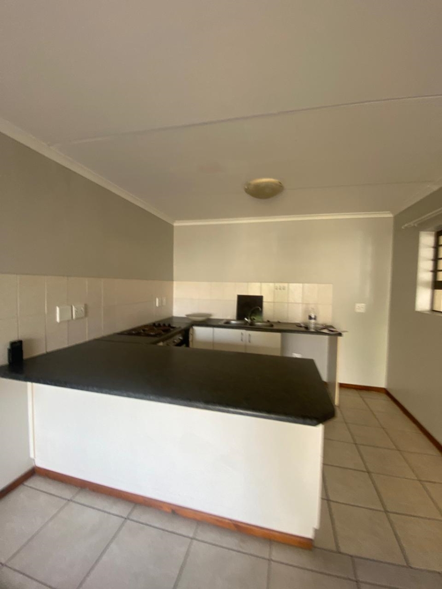 To Let 2 Bedroom Property for Rent in Guldenland Western Cape